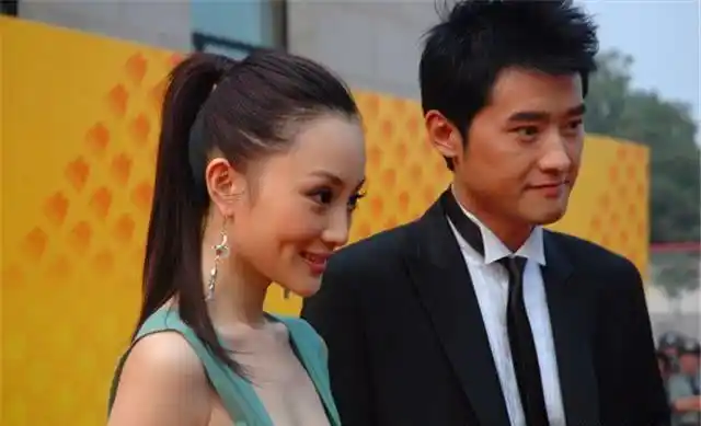 李小璐和任泉19年前红毯生图曝光那时候她气质纯净超惊艳