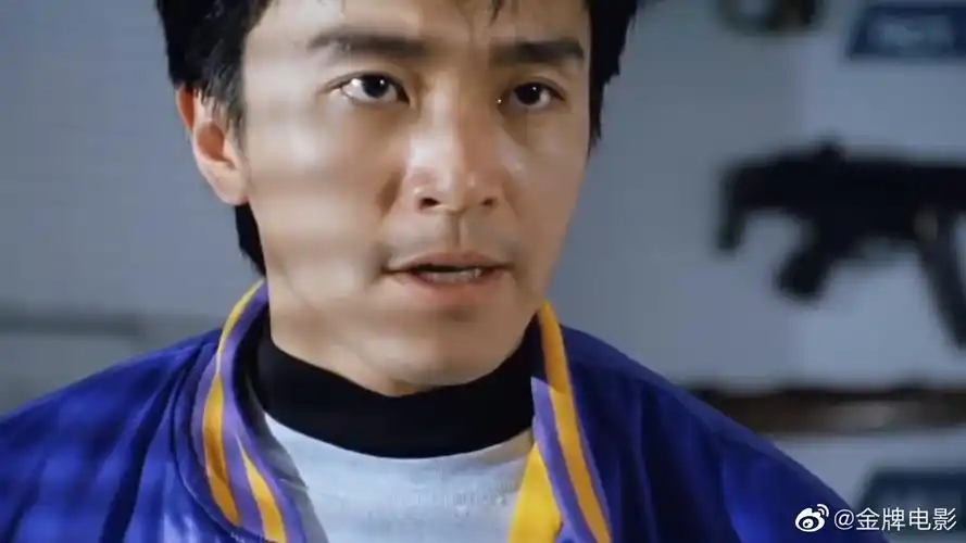 星爷换上警服,真是帅的一批!#电影正当夏##高分电影##电影狂人