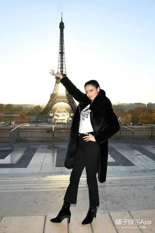 除了超模的身材外还因为她们会凹造型啊!