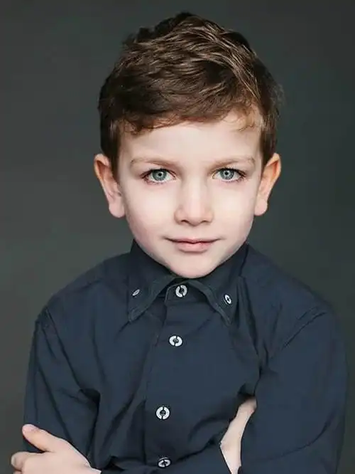 这些小孩长相不错都是混血儿