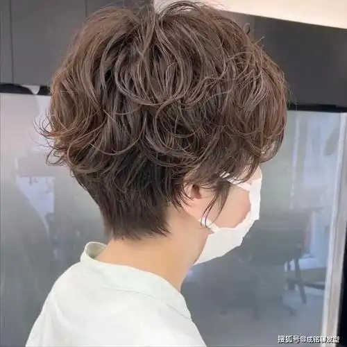 短发烫发新潮流,轻松减龄十岁!_发型_卷发_女人