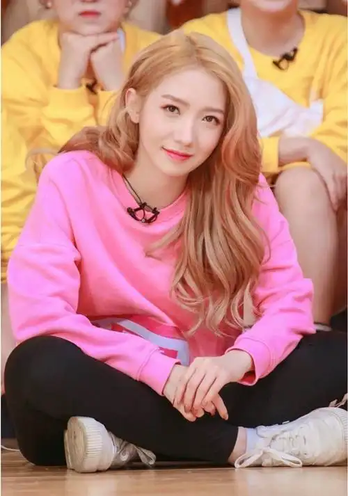 p>孟美岐,1998年10月15日出生于河南省洛阳市, span class="ref"