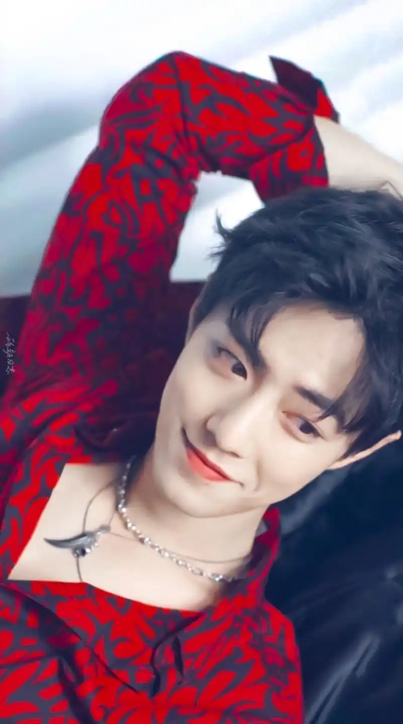 原创肖战wetv全球代言人大片大背头红西装太帅了发出了泰妃尖叫