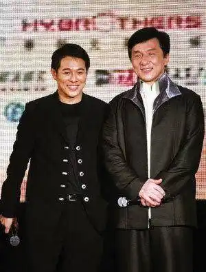 成龙和李连杰第一次合作,李连杰不按常理出牌,两人直接干起来了_利智