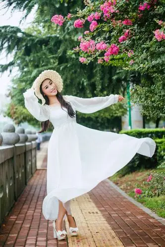 白裙少女清新秀丽超凡脱俗白裙美女图