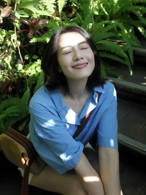 高圆圆--优雅可爱!__财经头条