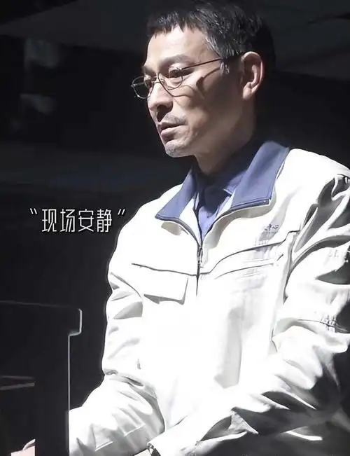 刘德华断崖式哀老白发苍苍皱纹明显网友泪目天王也老了