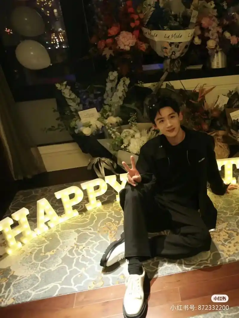 白敬亭生日快乐!