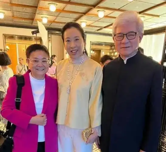 朱玲玲放弃罗康瑞财产力证婚变传闻秀恩爱没有回霍家大宅