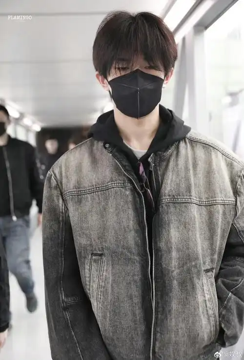 易烊千玺新鲜的机场图,帅我一激灵