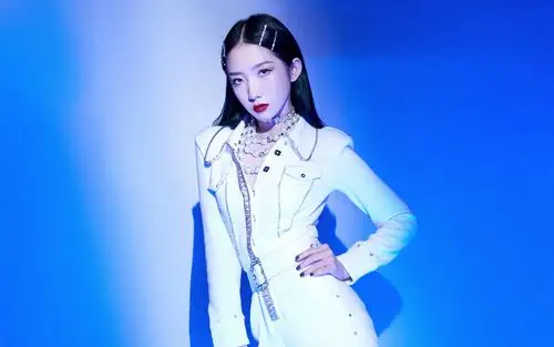 孟美岐干练性感写真图片桌面壁纸