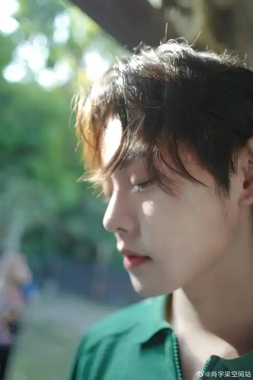 我最喜欢崽崽这张,好奶好可爱,眼睫毛扑闪扑闪 肖宇梁真可爱赞回应