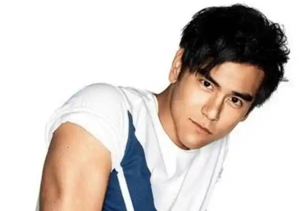 杨紫看到彭于晏的反应太真实,小鹿乱撞的样子太可爱,迷妹无疑!