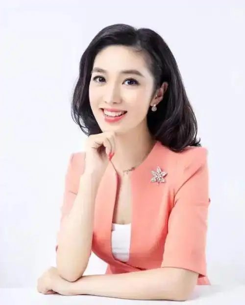 上海美女主持人何卿你还有印象吗