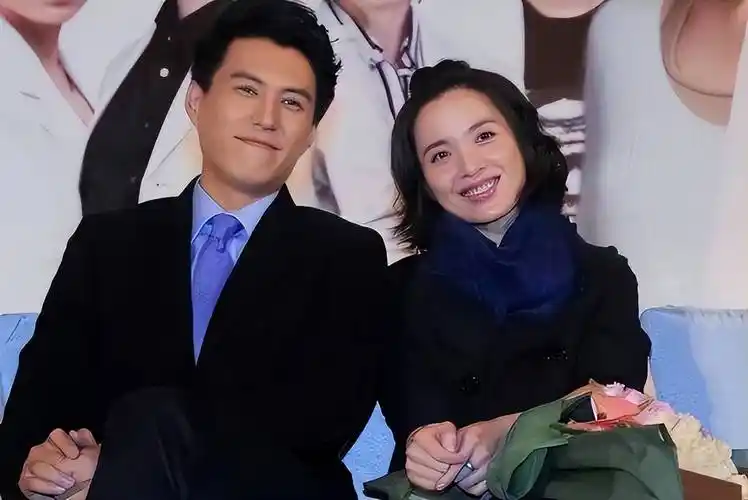 靳东:与离过婚的江珊同居了5年,却为何转身娶了二婚的李佳?