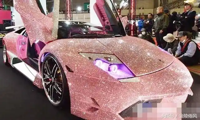 闪闪的"东西"真的好看吗,他们都喜欢给爱车镶满钻石
