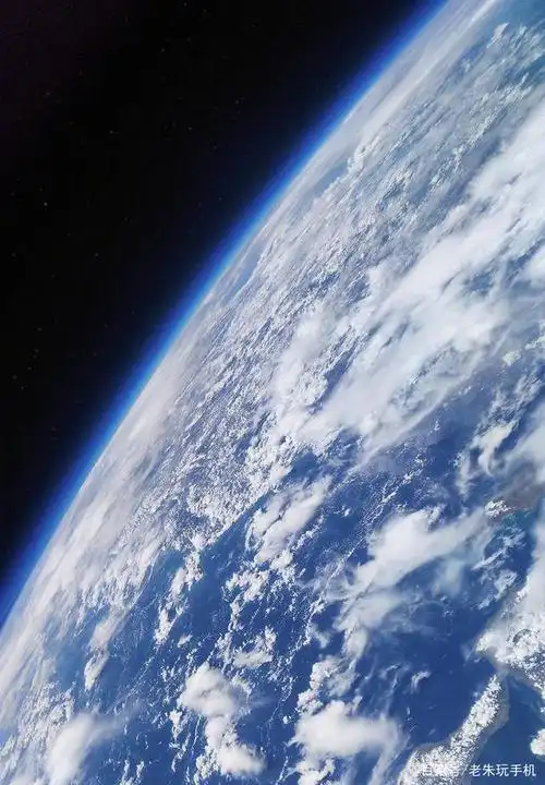 1亿像素地球照片,用手机相机从卫星上拍的,清晰度非常高!