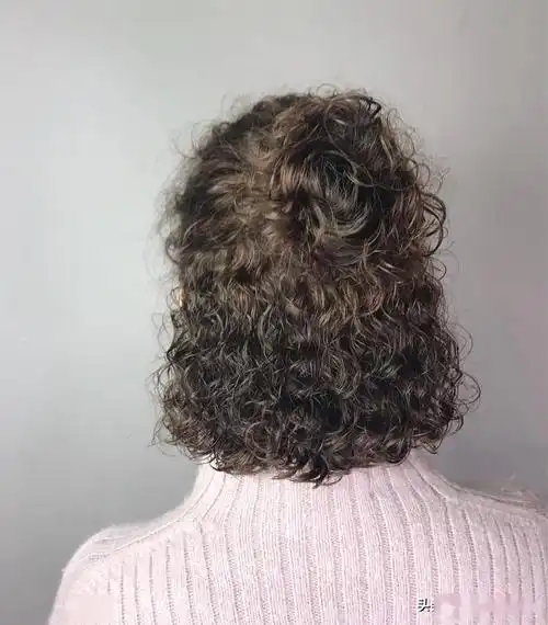 春节精选人气烫小卷,烫微卷20多款,喜欢烫发来的这里看