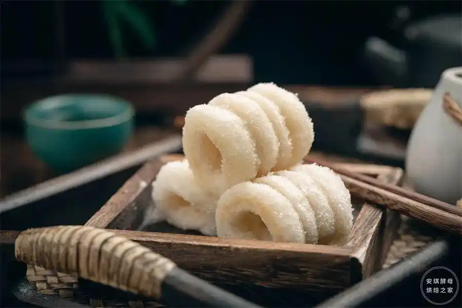 "南昌十大特色小吃"的白糖糕,火了几十年的街头小吃!