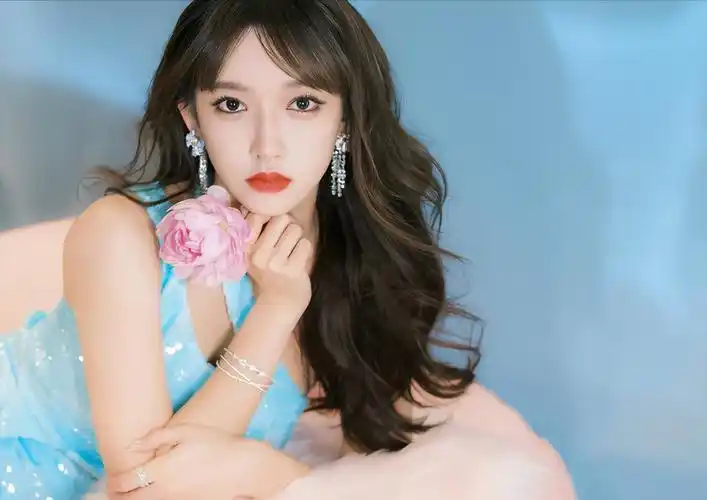 程潇惊艳写真:逐张沦陷的视觉盛宴