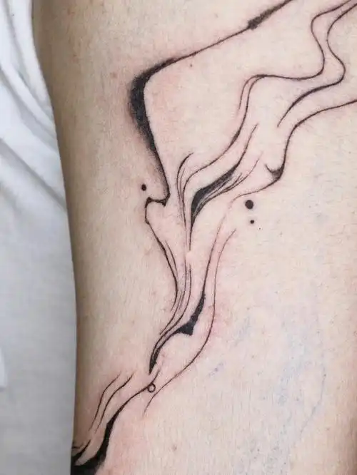 伦敦纹身海浪线条