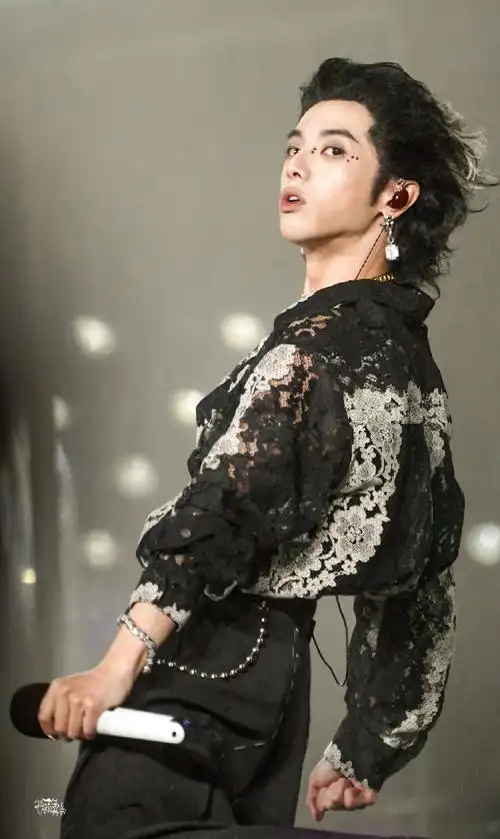 华晨宇超话#2023华晨宇火星演唱会#98滴滴 一份拽帝晚餐