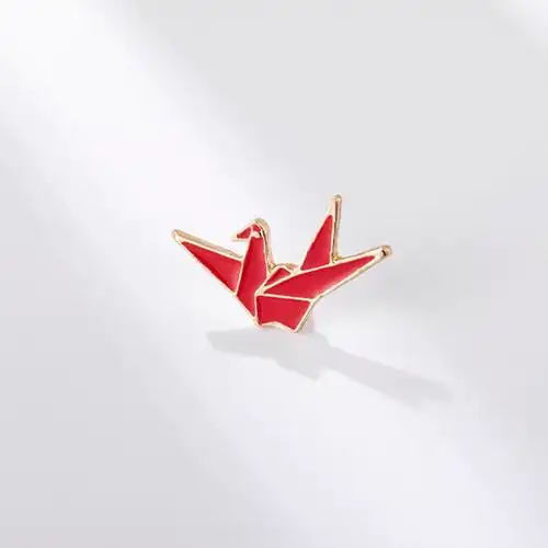 易烊千玺同款千纸鹤胸针可爱日系动漫徽章卡通别针领针领口配饰品