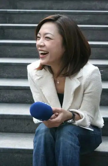 54岁哈林承认恋上40岁女主播 张嘉欣美照曝光