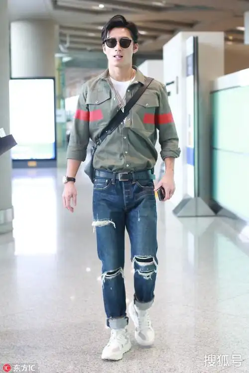 许久不见的窦骁竟如此有型 怪不得女粉抱着他不走!