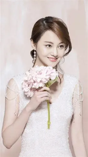 优雅甜美公主郑爽婚纱照