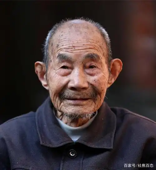 家住竹溪县蒋家堰镇颜家街村5组的李明根老人,生于1920年1月(民国9年)