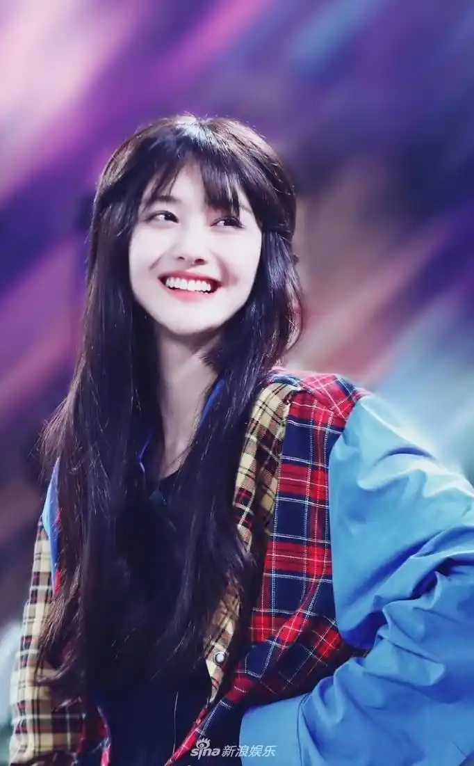 我要评论郑爽长发飘飘仙气灵动 眼神含笑吐舌卖萌气质梦幻