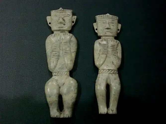 凌家滩文化玉人一对