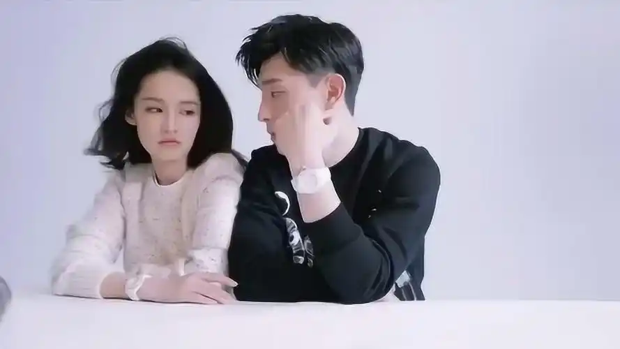 邓伦,李沁终于合体了,网友:眼神骗不了人的