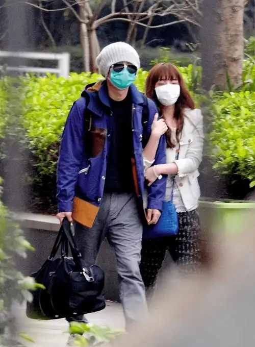 16年后再看《奋斗》,主演2人出轨,3人离婚,导演的预言真准_李小璐