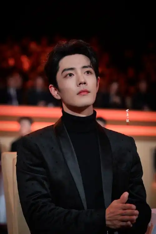 肖战##肖战深v亮钻西装