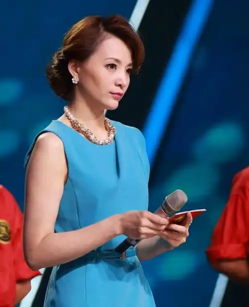 董卿:名副其实的央视一姐主持人