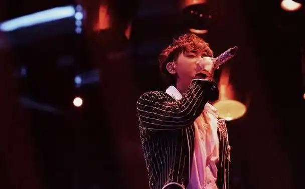 黄子韬:为哑巴发小学手语,成名后把他留在身边当助理