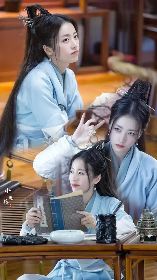 晚晚人设图(看见好多人都觉得杜雨宸跟周雨彤长得像,那就拉个母女向吧