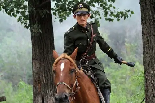 《等待绽放》张翰军装造型凌厉霸气