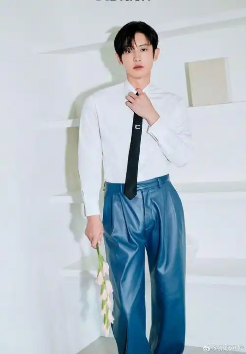 朴灿烈白衬衫造型##朴灿烈杂志