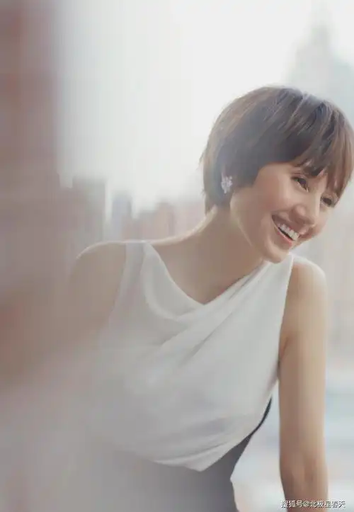 袁泉难怪被称"东方赫本",基础款穿出高级感,43岁美得大气优雅