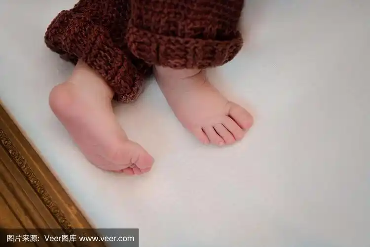 新生儿脚的照片,柔焦.