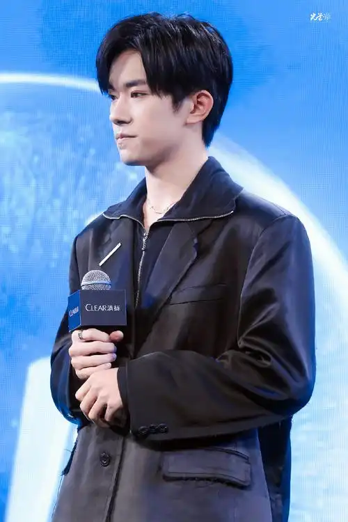 易烊千玺清扬品牌代言人