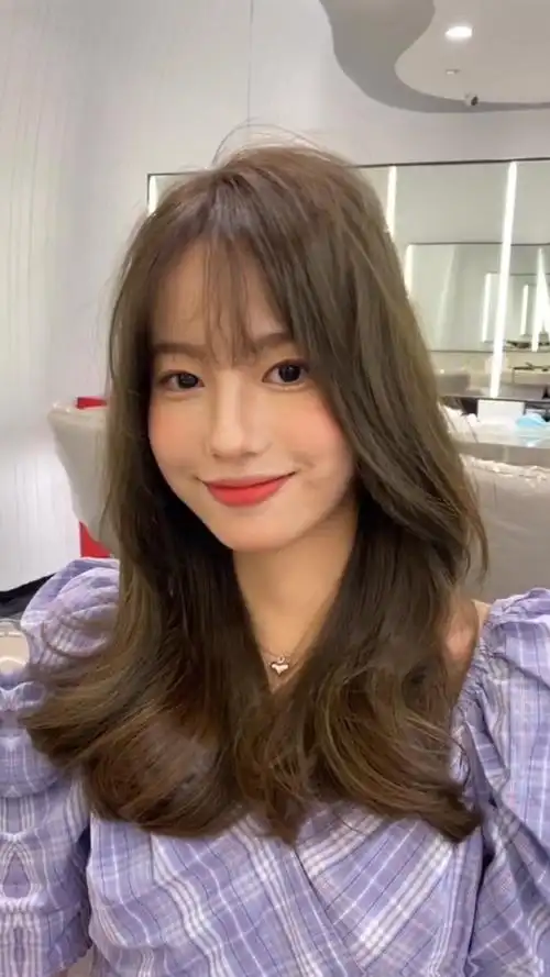 青棕色_青棕色_夏天去哪玩_发色_时尚_发型