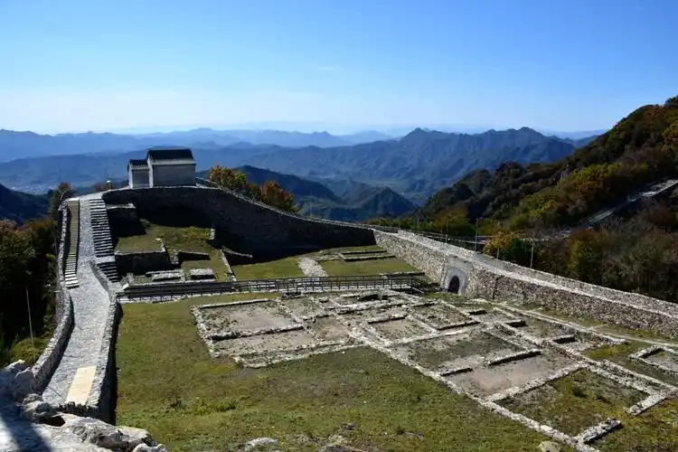 我和战友韩世芳登九眼楼长城!