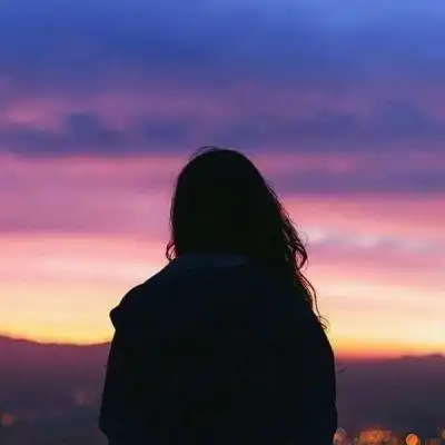 夕阳西下,断肠人在天涯……_qq女生头像_我要个性网