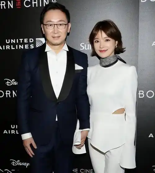 相比于父母这边,外界的舆论也同时掀了起来,因为陆川上一段和秦岚的