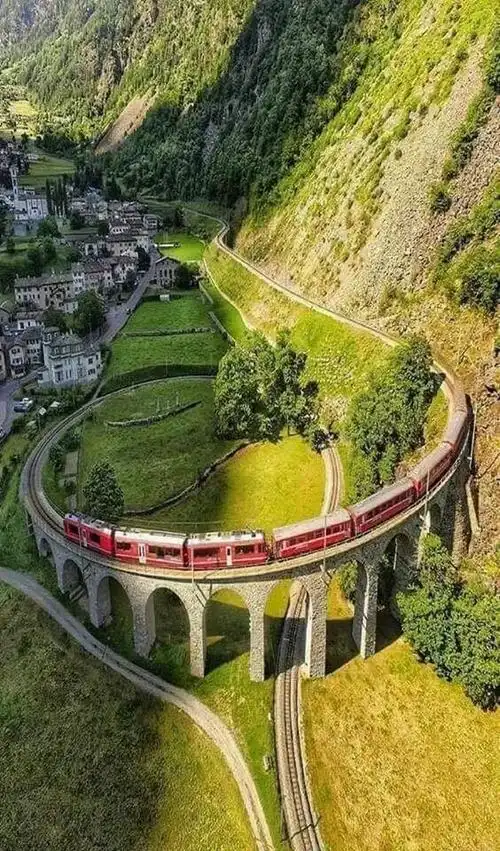 365度大转弯的火车,好惊险