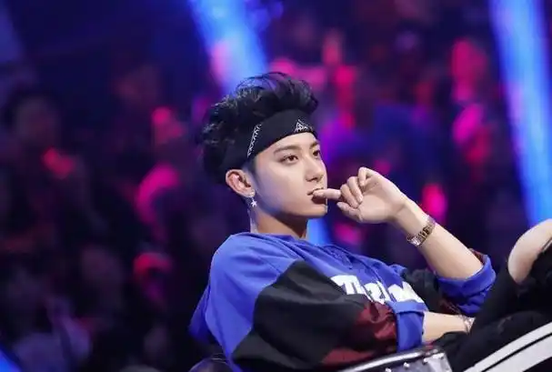 回顾善良的黄子韬:走红后不忘聋哑的发小,把他留在身边当助理